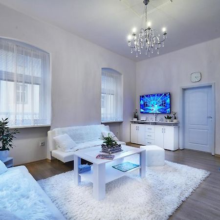 Apartman Bb Centrum Banská Bystrica Dış mekan fotoğraf