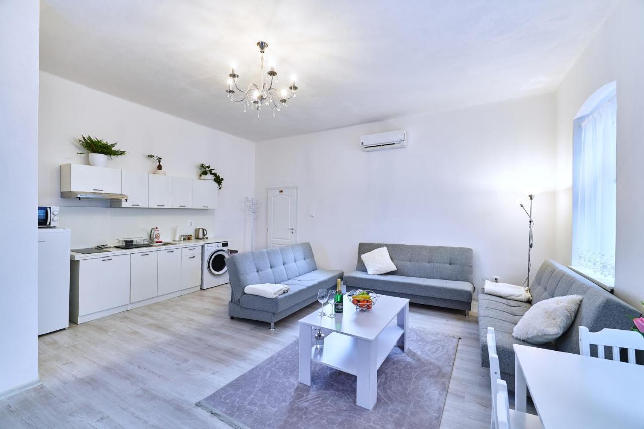 Apartman Bb Centrum Banská Bystrica Dış mekan fotoğraf